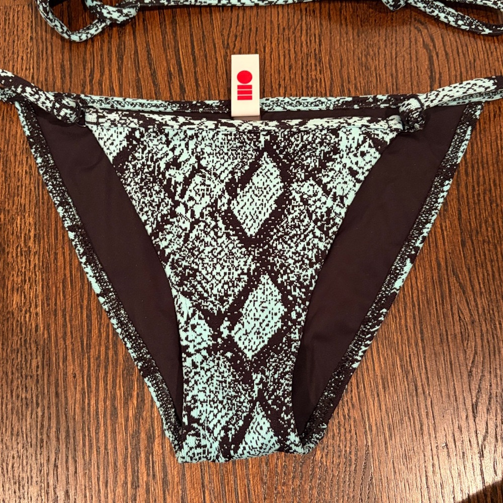 Solid & stripe womens bikini - Picture 2 of 8